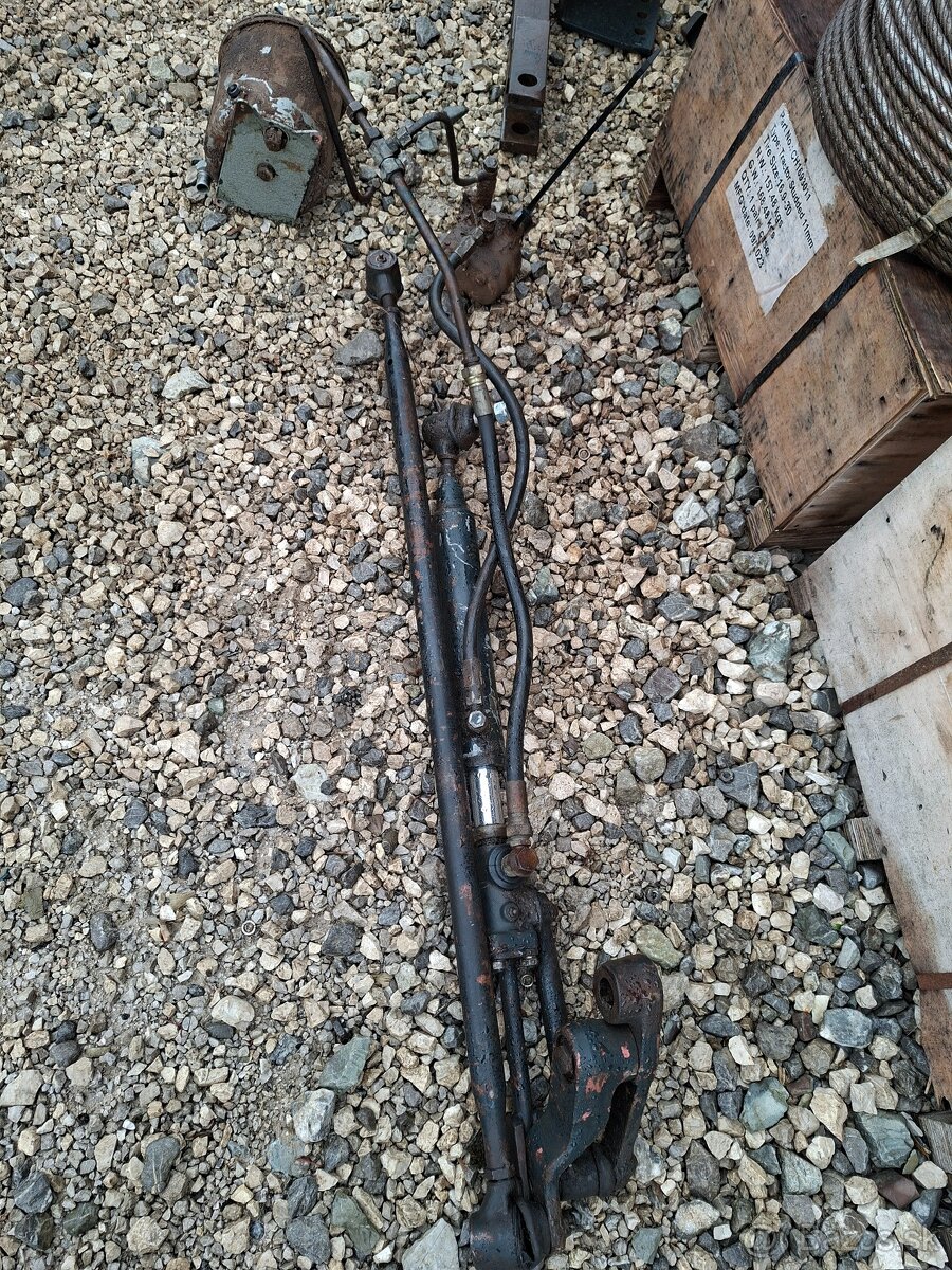 ROZPREDAM TRAKTOR ZETOR 7340TURBO V PREVEDENI JOHN DEERE - 4