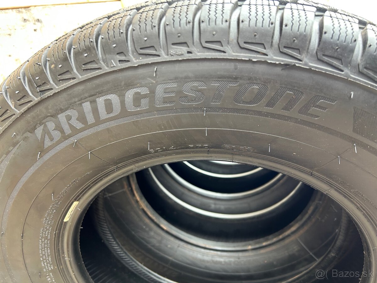 Bridgestone Blizak 205/80/16”-104T zima - 4