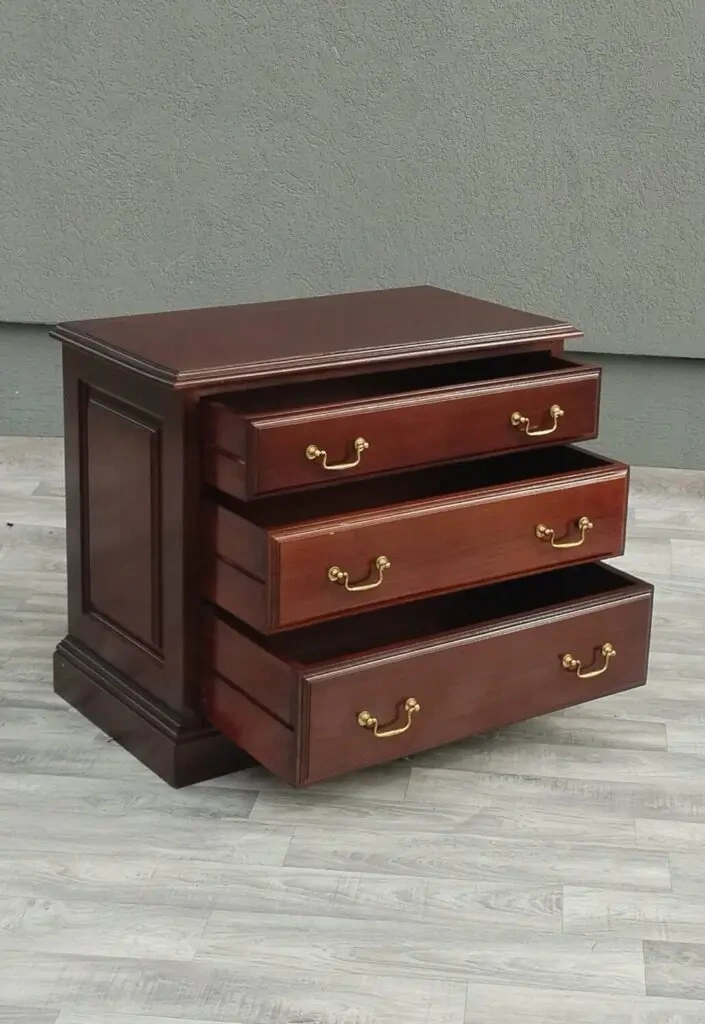 Komoda s 3 zásuvkami. - 4