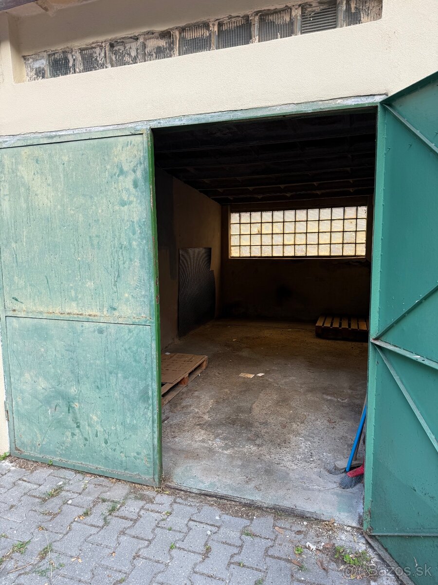 Prenajmem garáž pri Zimnom štadióne - 4