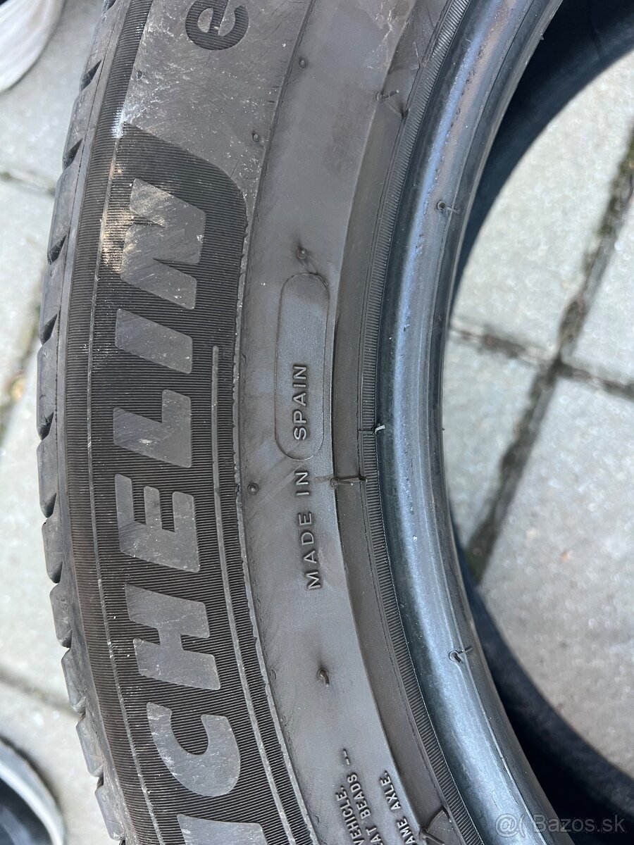 Predám pneu 225/55 R17 letné - 4