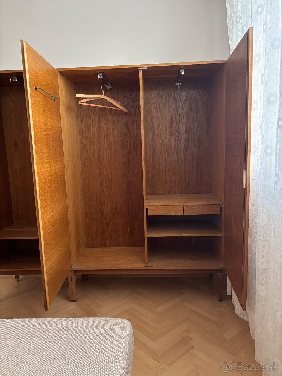 Retro orechová skriňa - 4