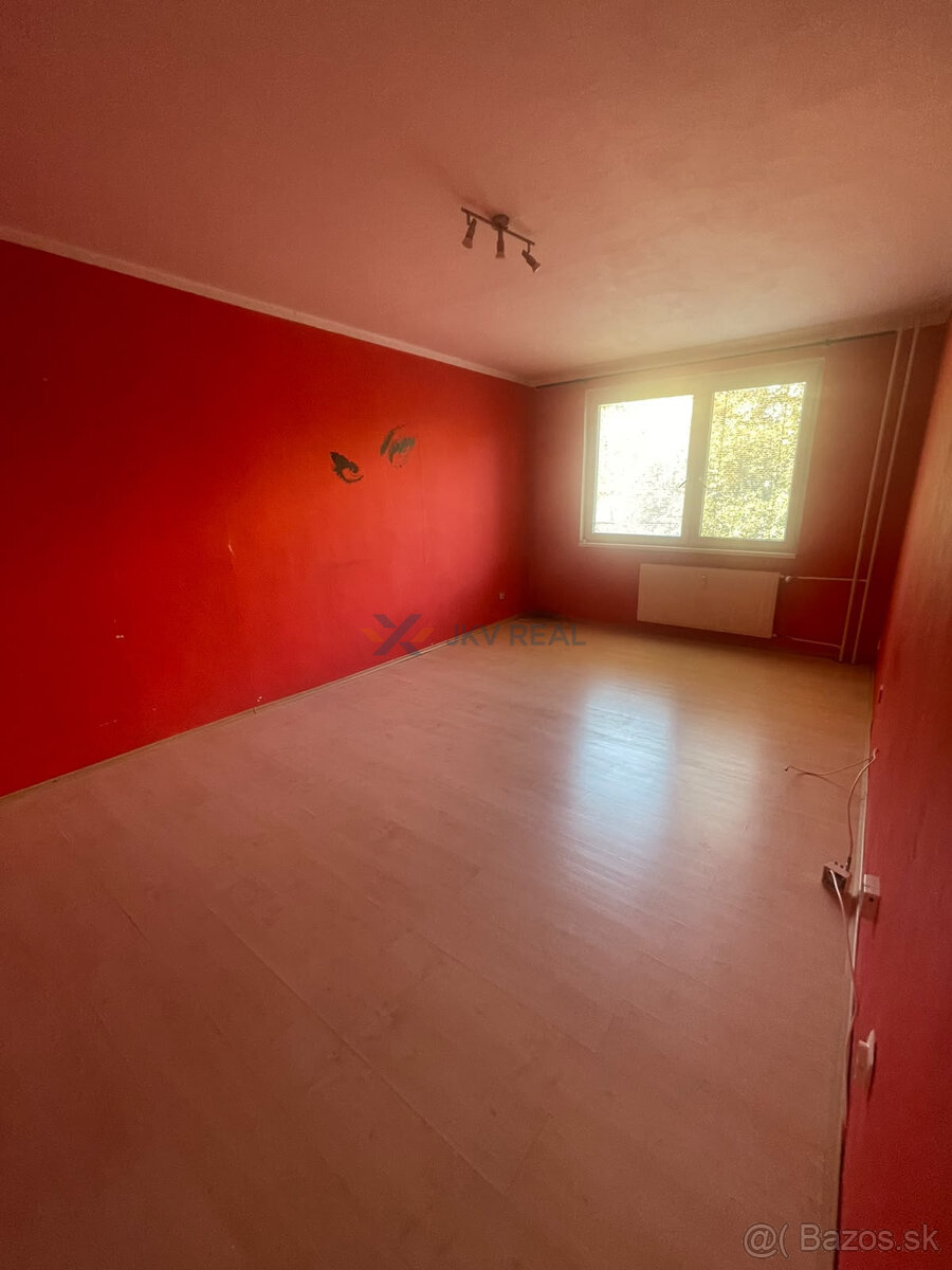 Priestranný 3-izbový byt s balkónom - 4