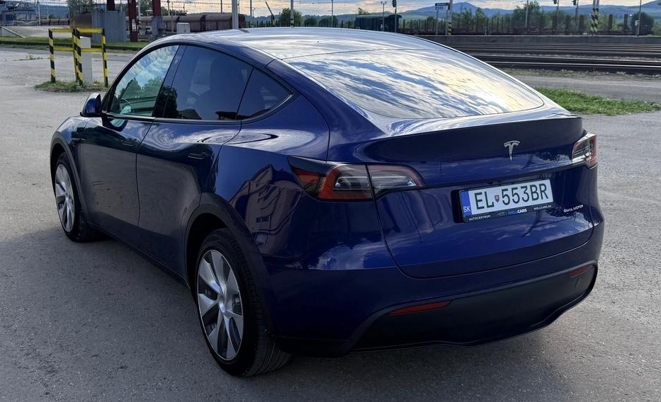 Tesla model Y - 4