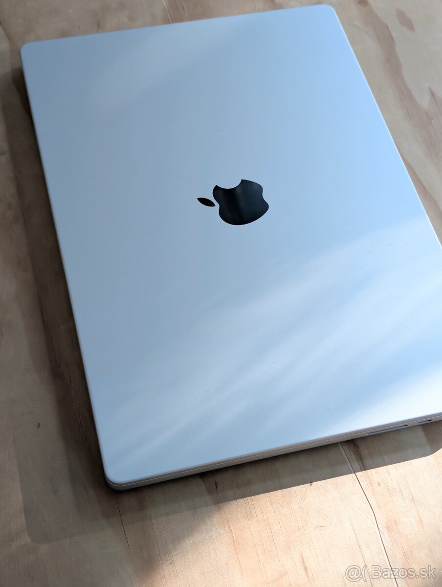 MacBook Pro 16″ M1 Pro – 32 GB RAM, 1 TB SSD - 4