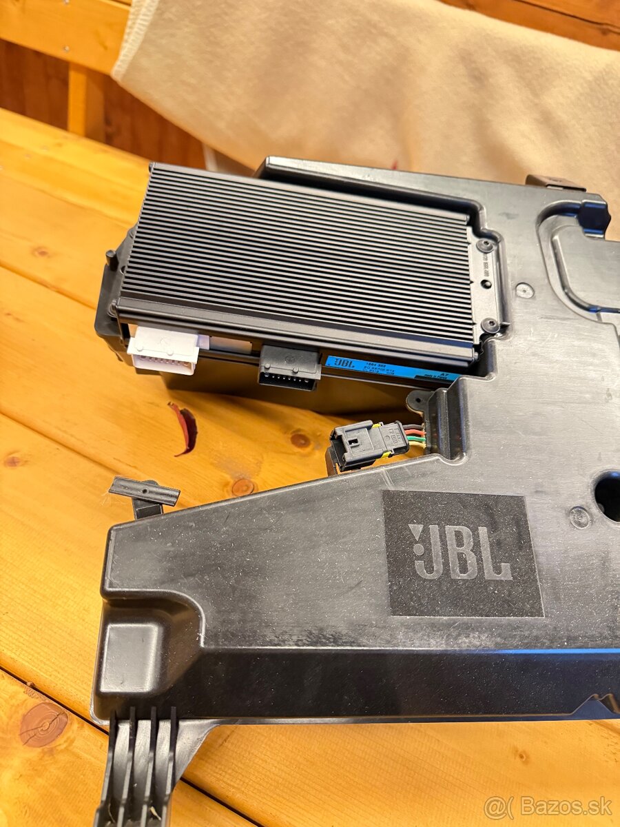 Predám komplet repro JBL Peugeot 207 RC - 4