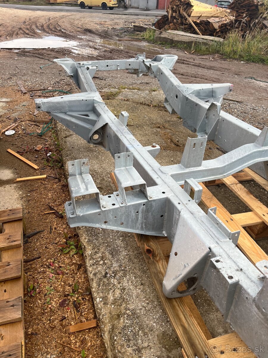 Land rover Defender Šasi