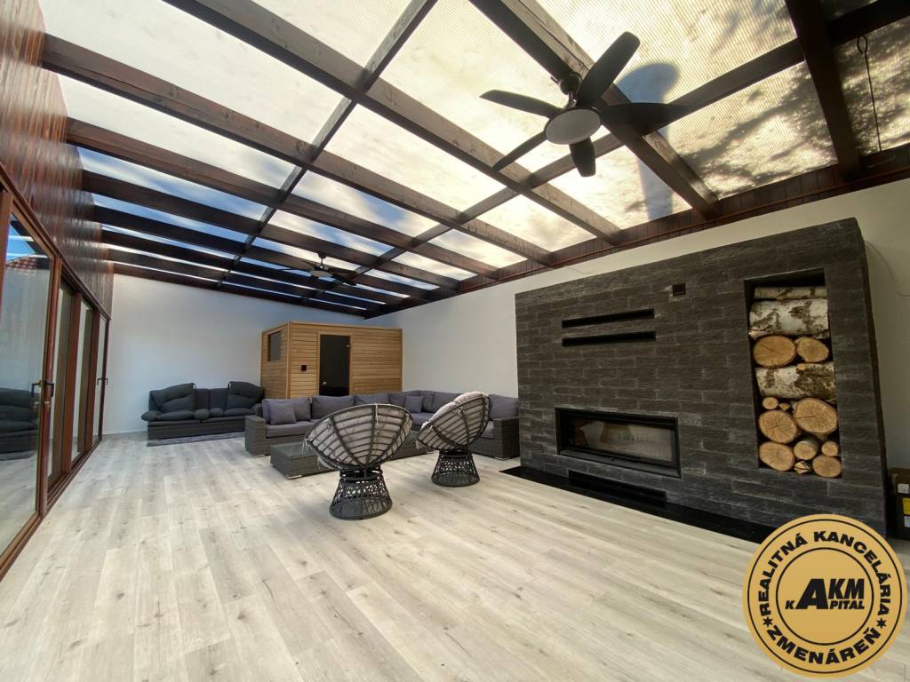 Priestranný rodinný dom s bazénom a záhradou - Žarnovica 180 - 4