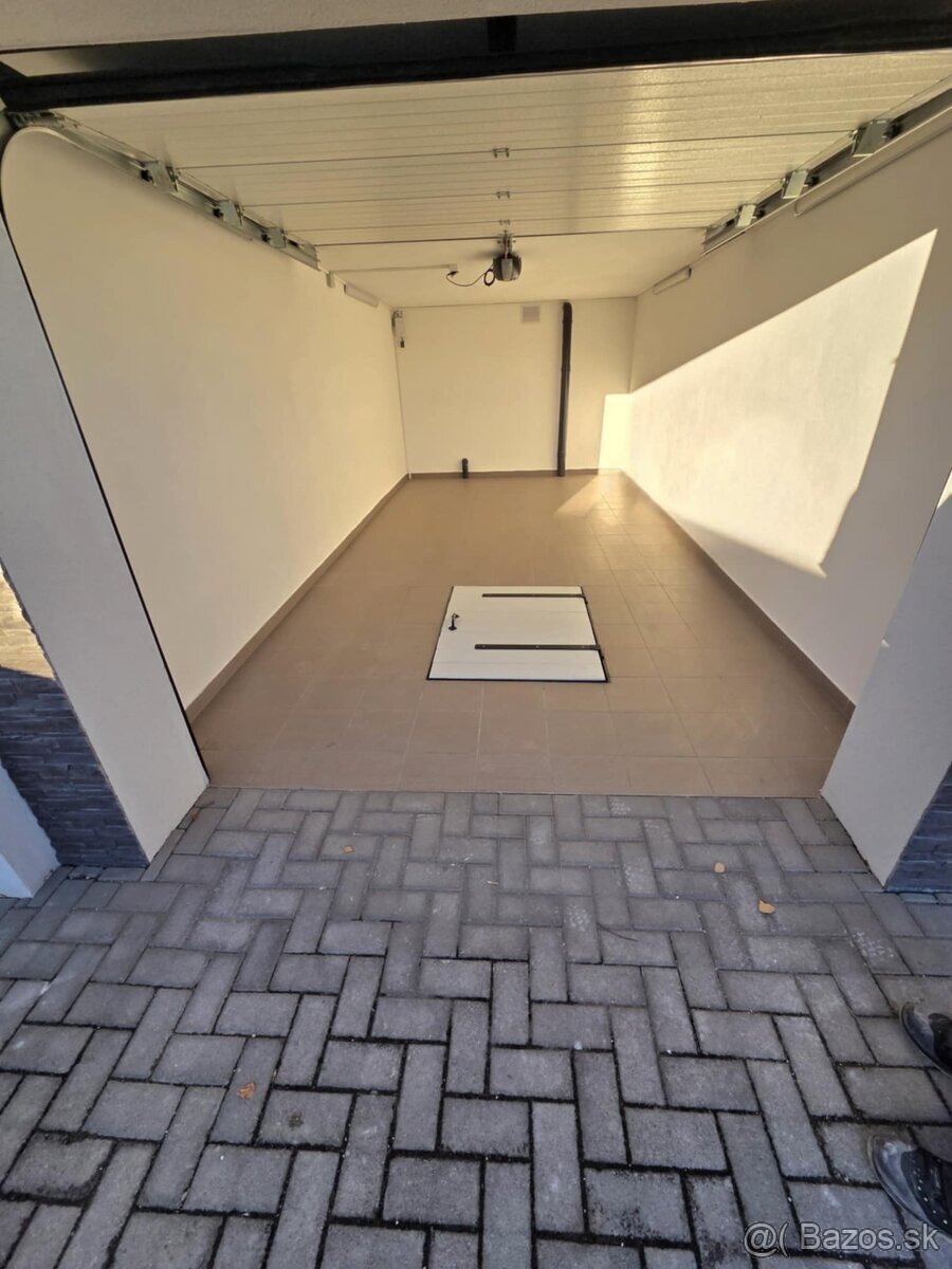Predáme garáž po kompletnej rekonštrukcii v Štúrove. - 4