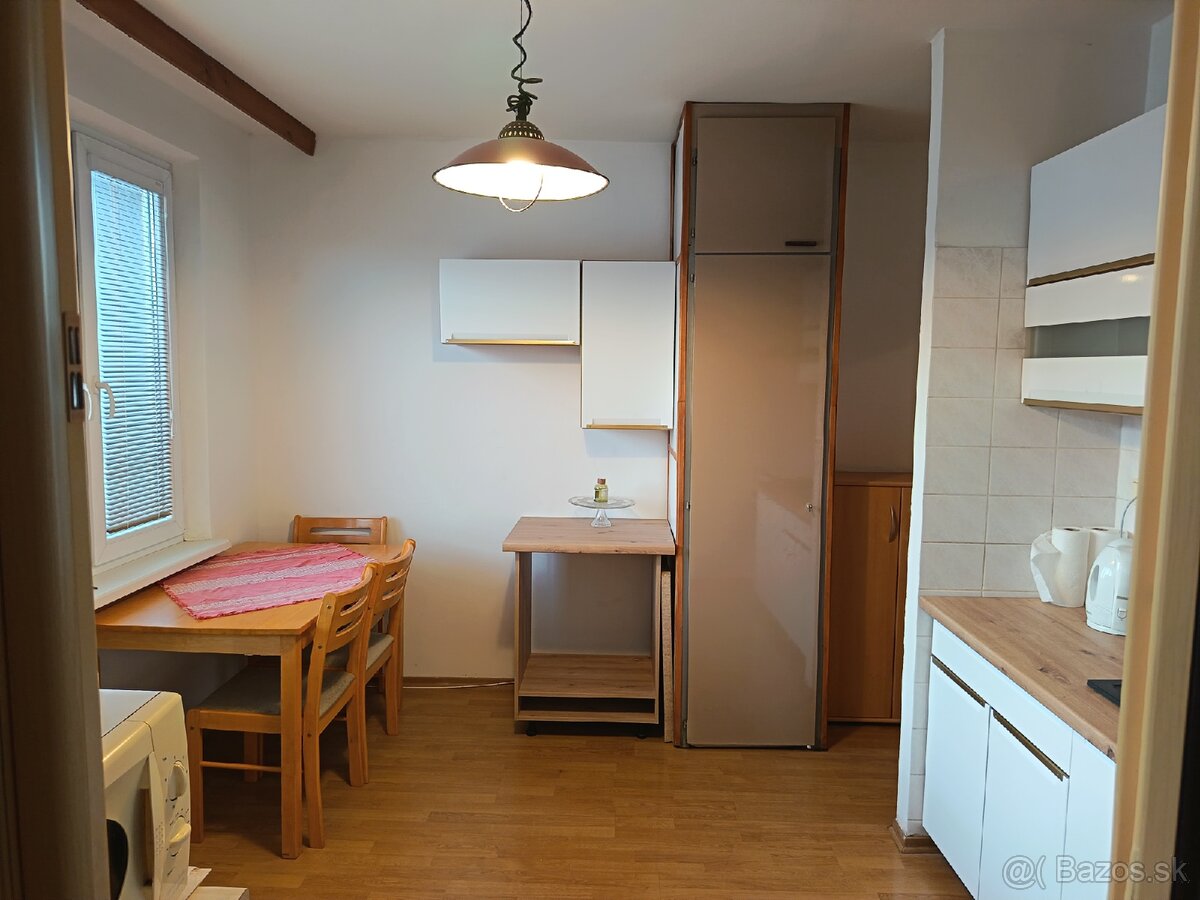 1-izbový byt v centre mesta - 4