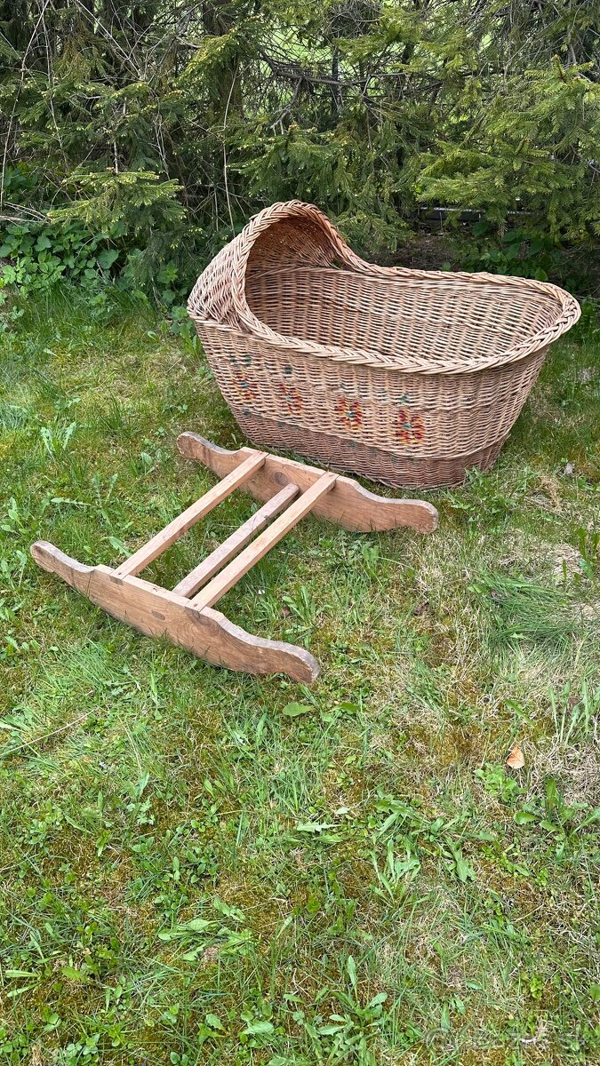 Starožitná pletená kolíska - 4