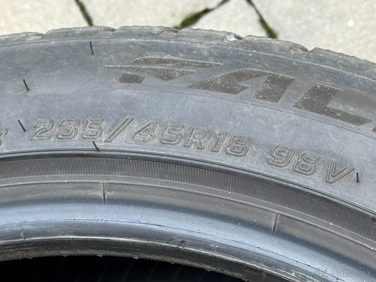 235/45 R18 - 4