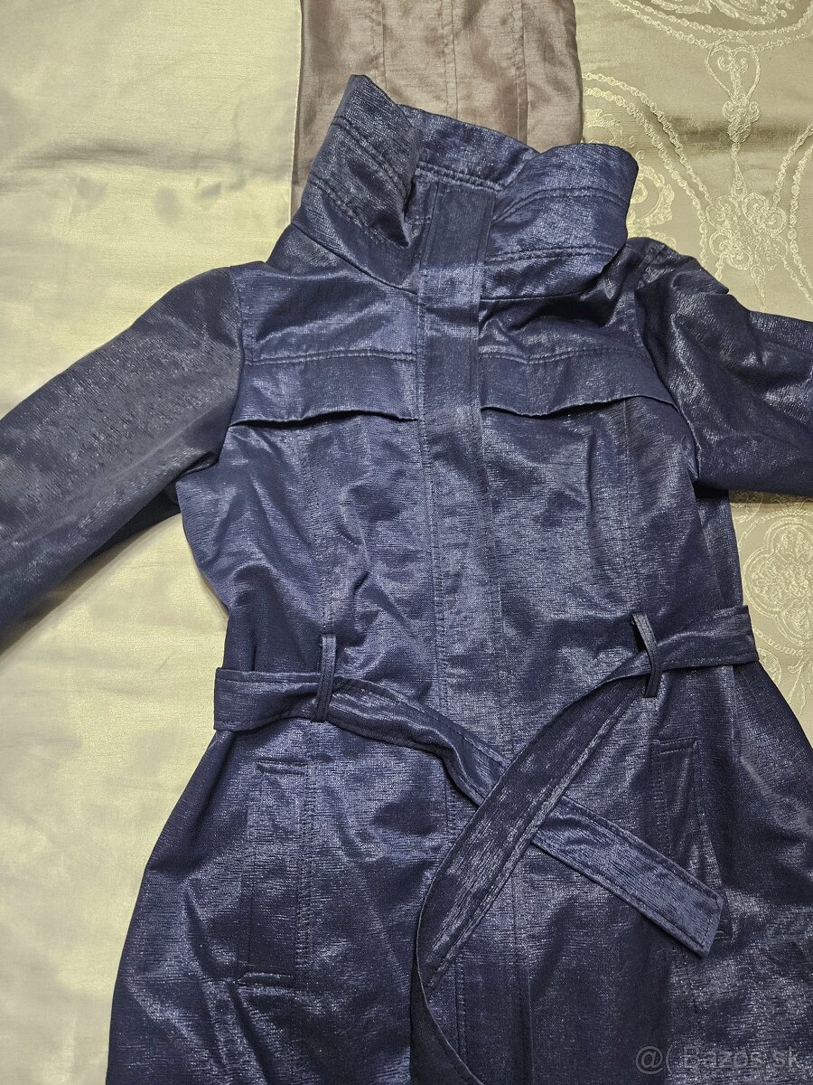 Modrý prechodný pláṣ̌ť - 4