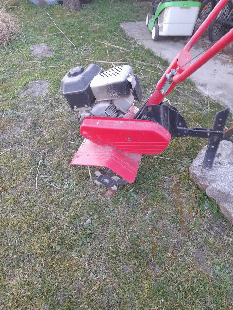 Benzinový rotavátor YARD Machines -MTD - 4