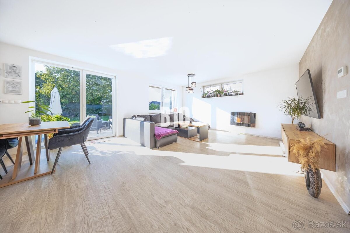 PRIESTRANNÝ 4 IZBOVÝ DVOJDOM V TICHOM PROSTREDÍ SLEPEJ ULICE - 4