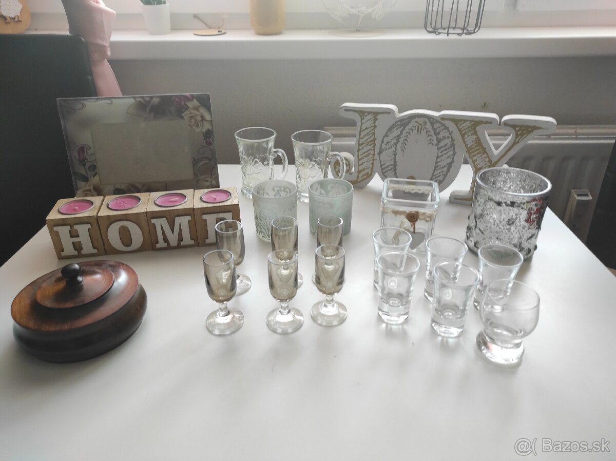 Predám mix doplnkov a poháre plus odkvapavac na riad - 4