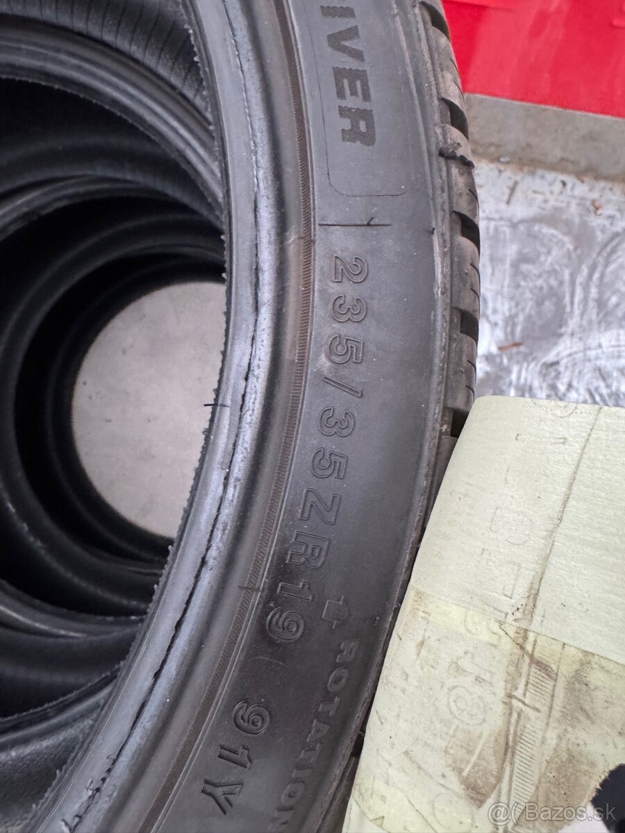 Gumy 235/35r19 - 4
