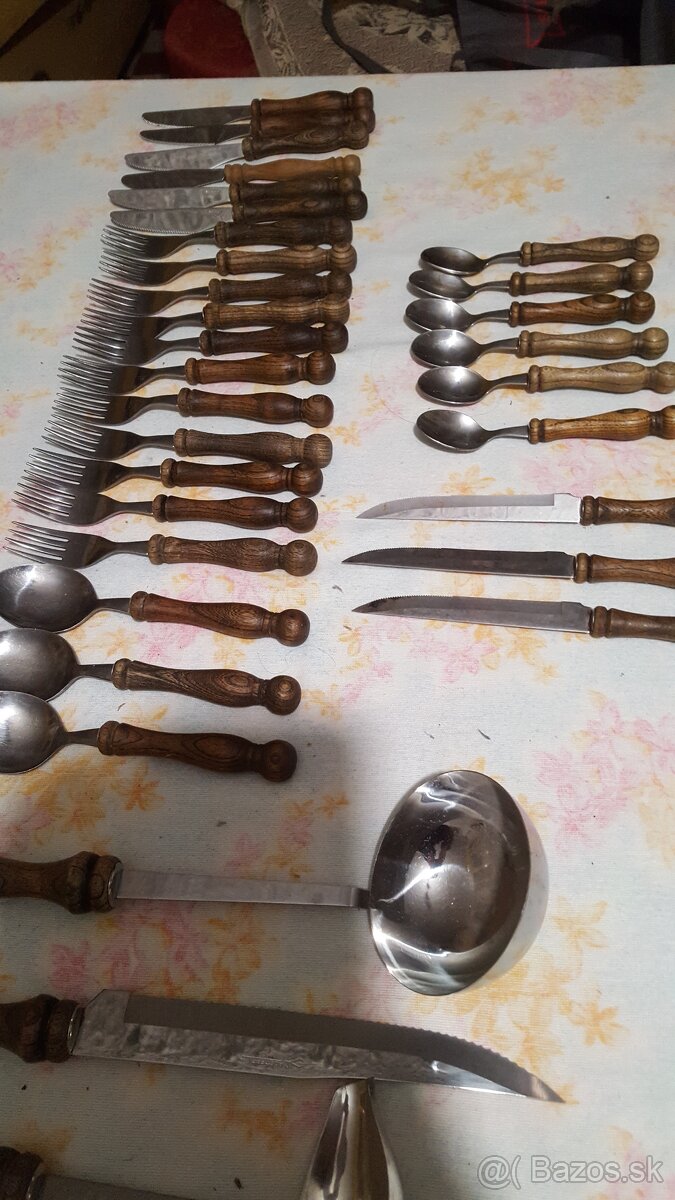 KORENIČKY, Vešiačik a doplnky RETRO-veľa kusov - 4