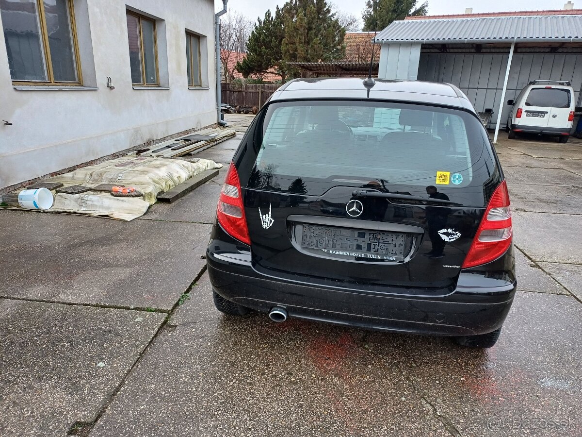 Predám Mercedes-Benz A, 1.4 benzín, 3-dverový,rok výroby 200 - 4