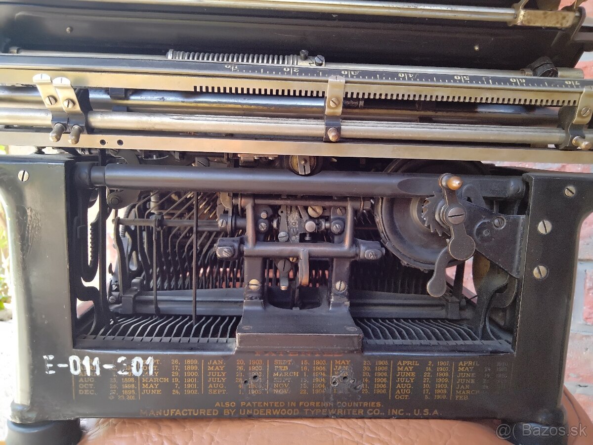 Písací stroj značky Underwood - 4