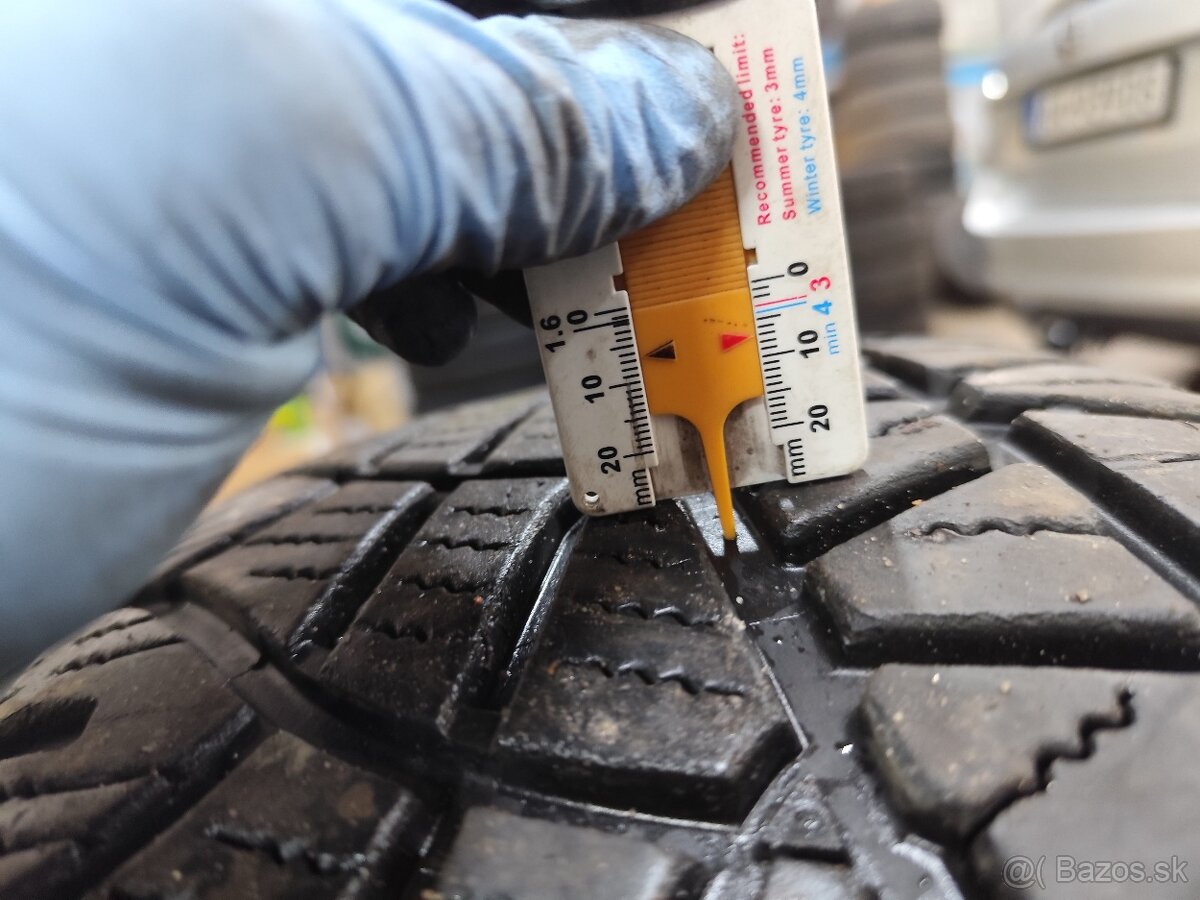 Predám celoročné pneumatiky 235/55R18 - 4