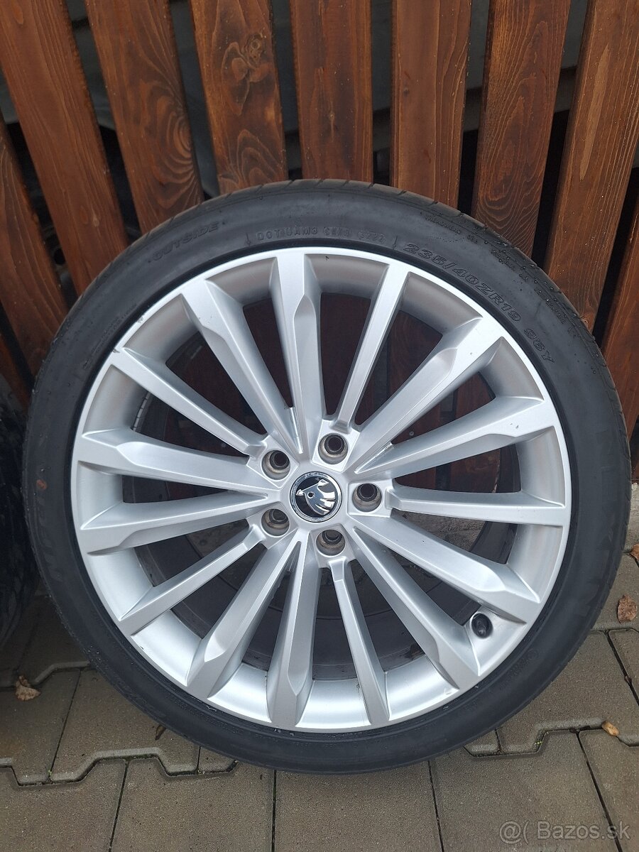 Orig. ELEKTRÓNY Ṣ̌KODA TRINITY R19 + letné pneu 235/40 ZR19 - 4