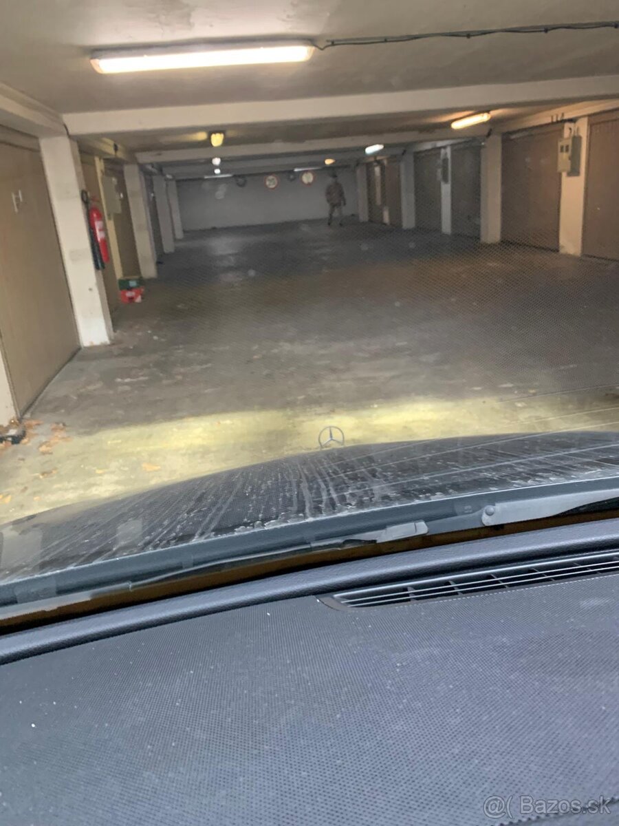 Predám podzemnú garáž s bránou - vykurovanú - 4