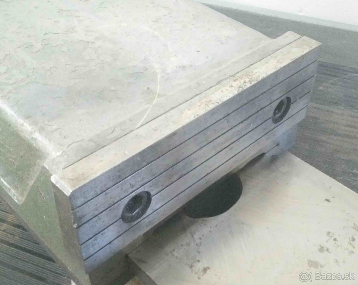 Predám strojový zverák Vihorlat 250 PN 243136 - 4