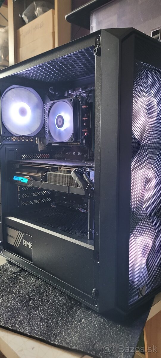 Predám herne PC v TOP stave / i7 8700 + RX5700XT 8GB - 4