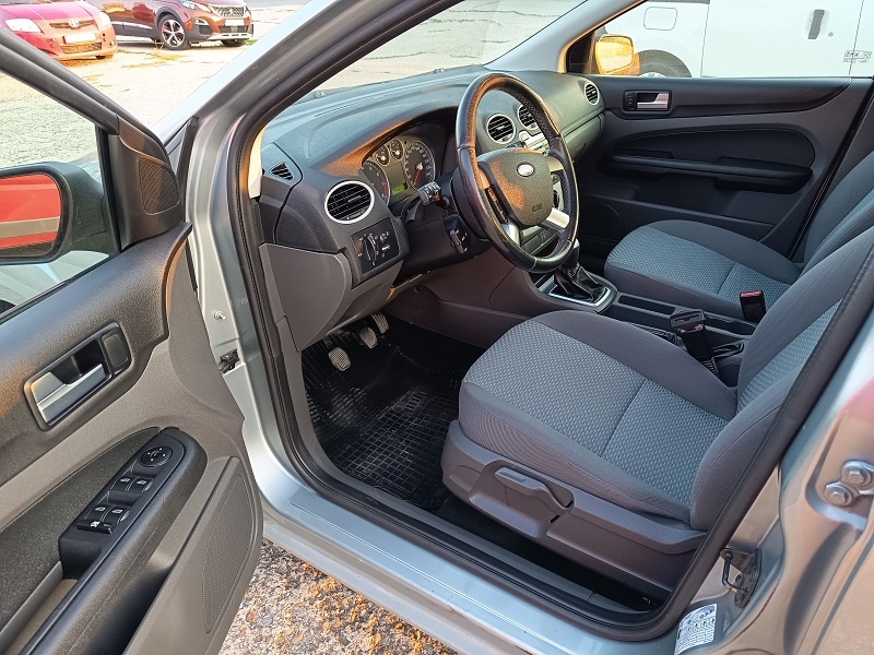 Predám 5dv. Ford Focus 1,6i r.v.2005 74kW - 4