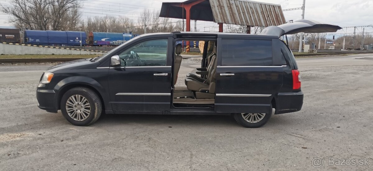 Chrysler town and country - 4