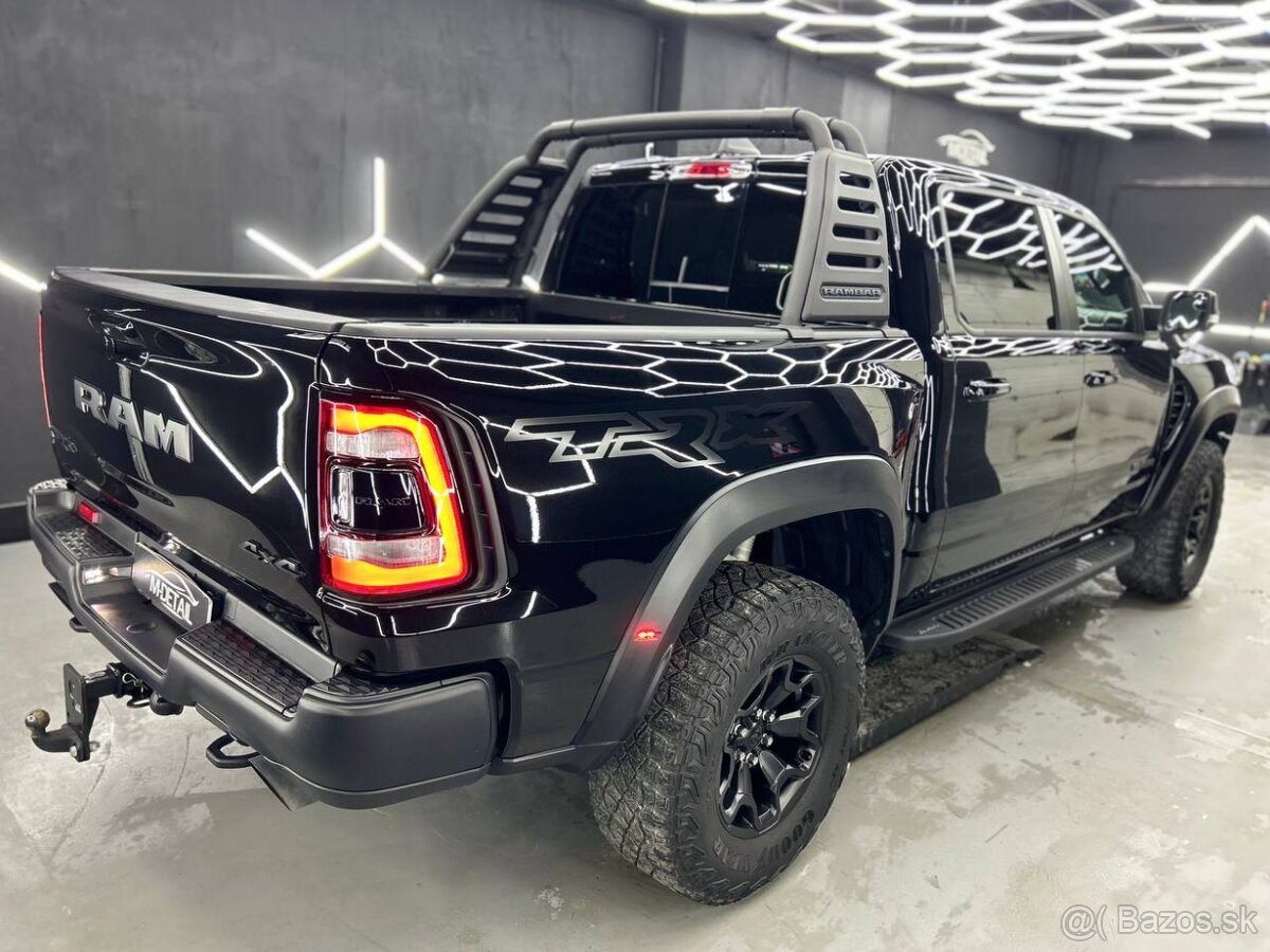 Dodge RAM TRX 6.2 HEMI - 4