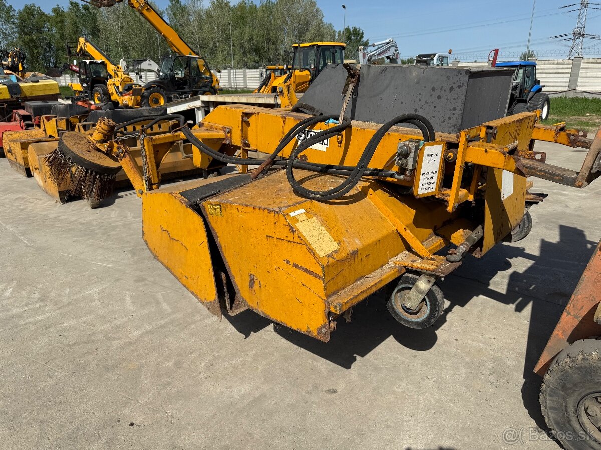 Zametacia kefa na traktor bager - 4