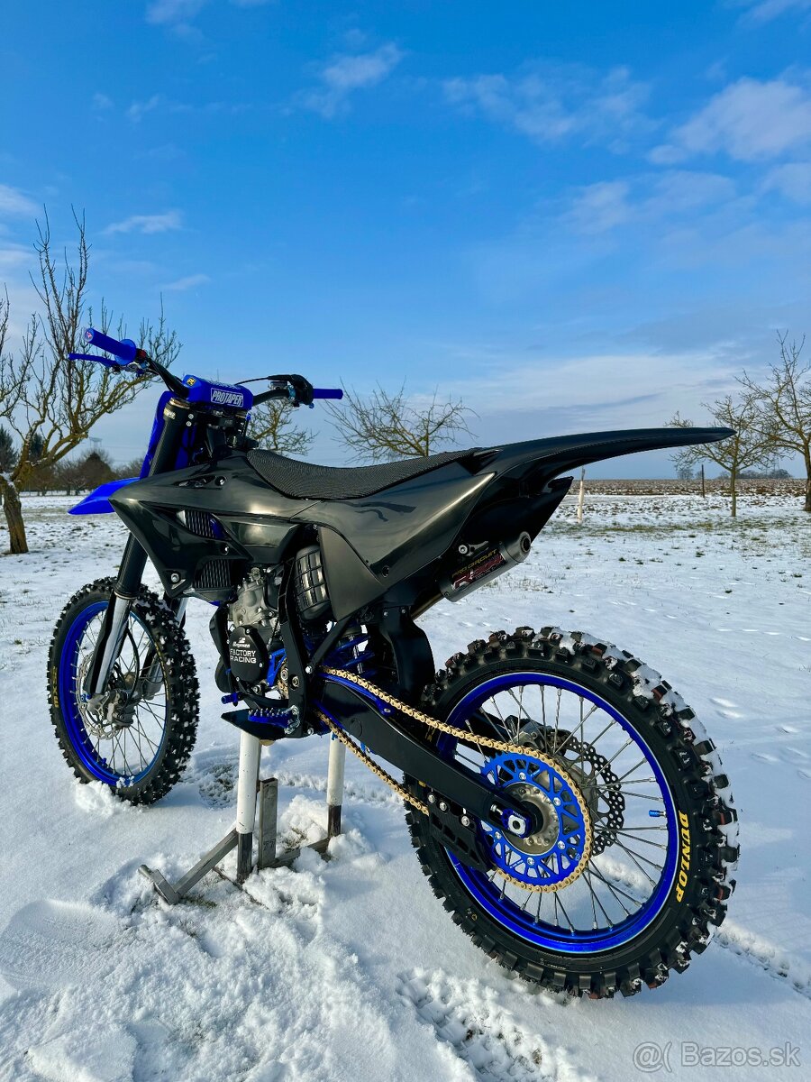 Yamaha YZ 125 - 4