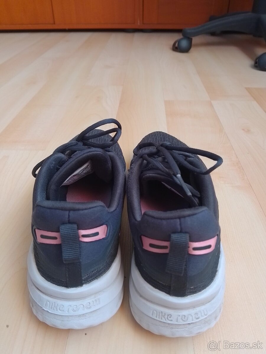 Ľahučké tenisky Nike - 4