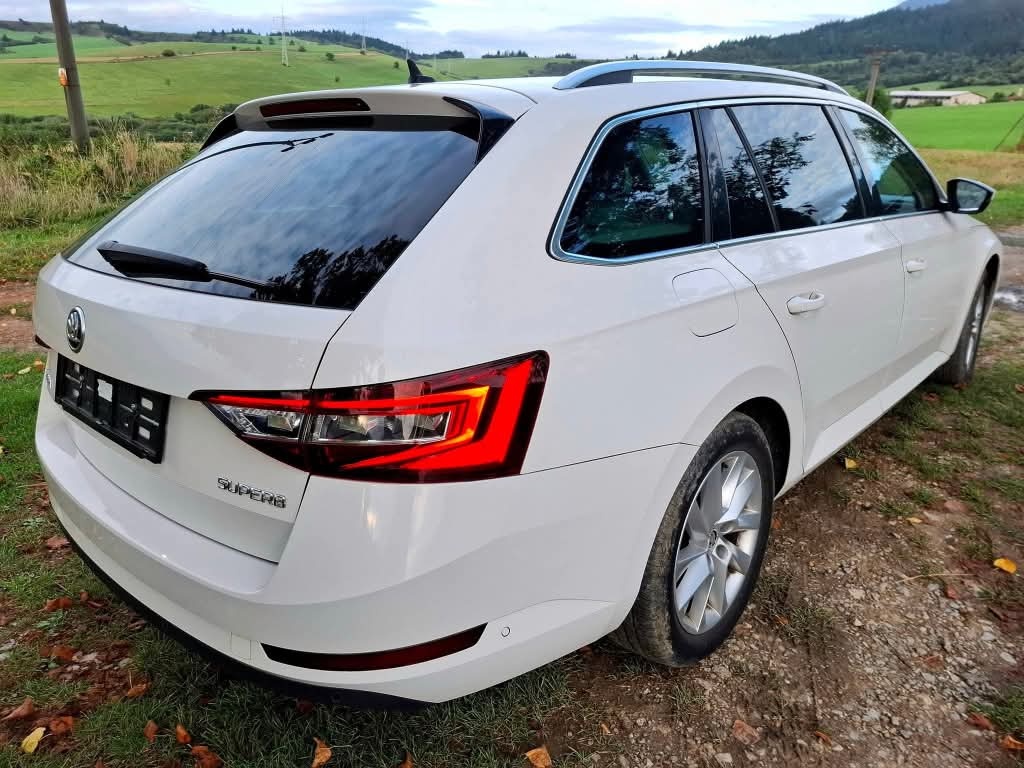Superb Combi 2,0 TDI Style 110kW Alcantara - 4