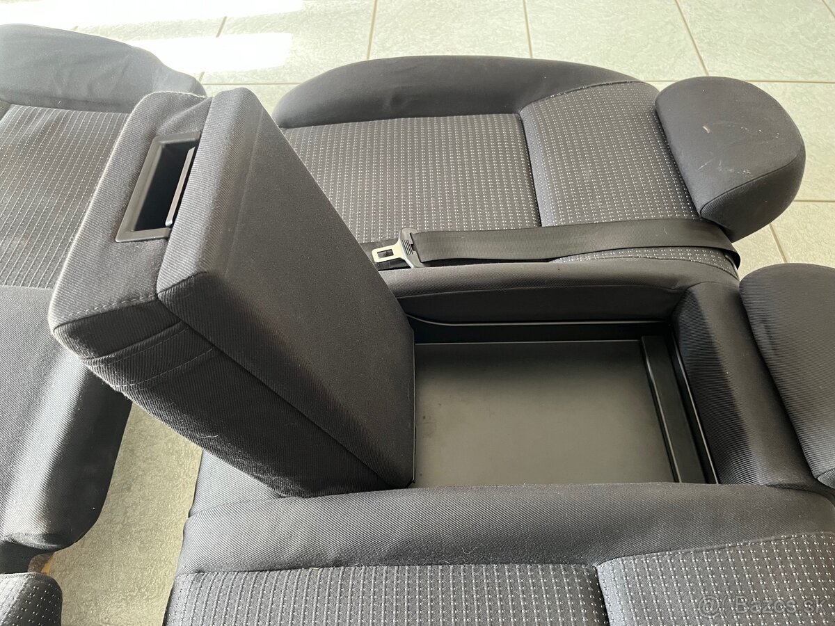 Zadné sedadlá Superb - 4