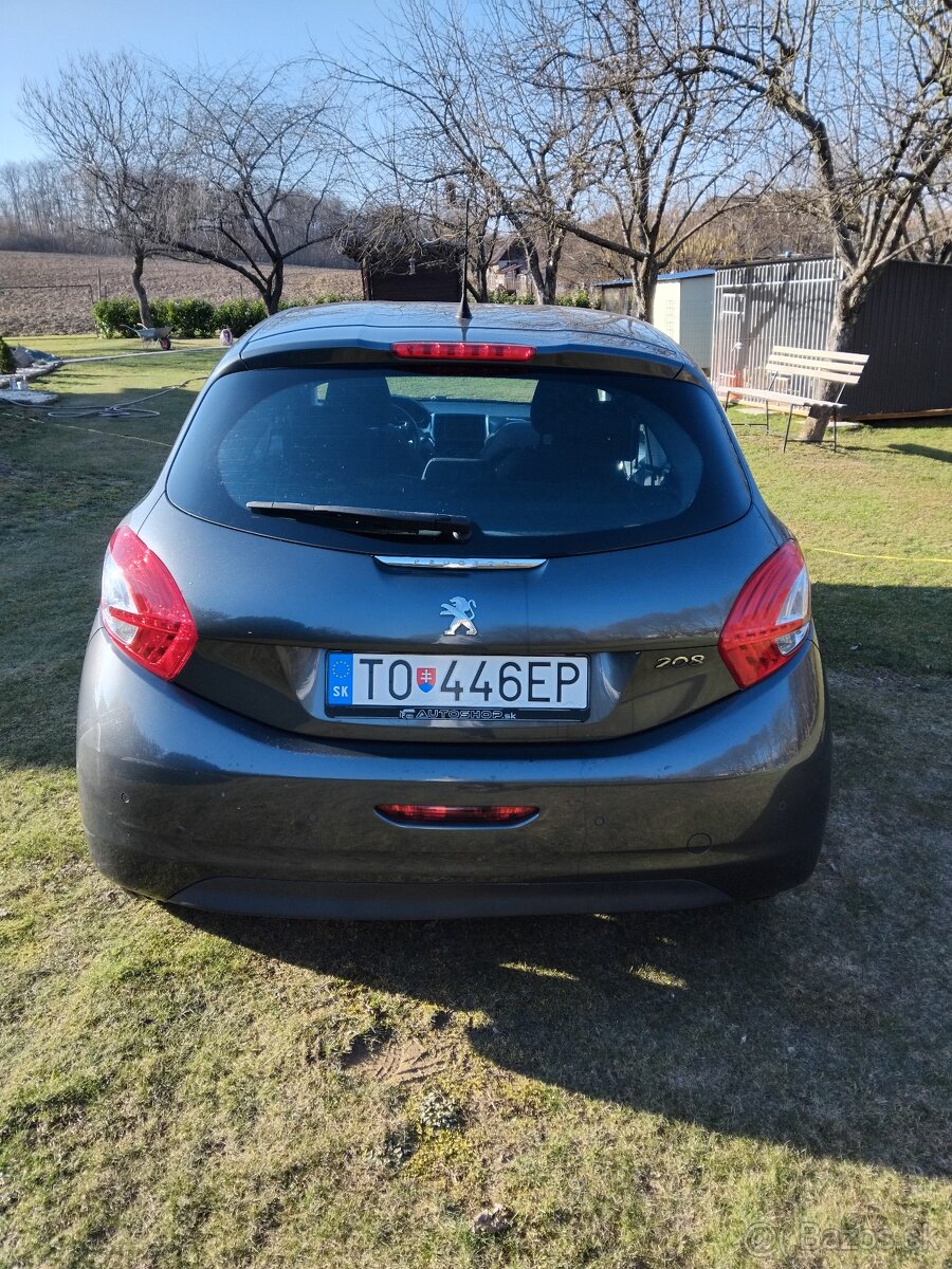 Predám Peugeot 208 1,2benzin - 4