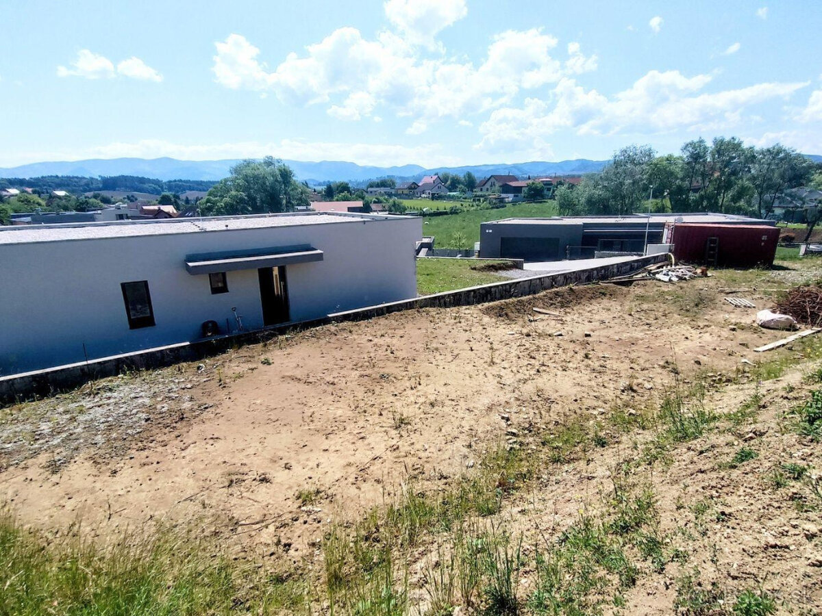 Slnečný pozemok so stavebným povolením – Hôrky - Pohľad 4