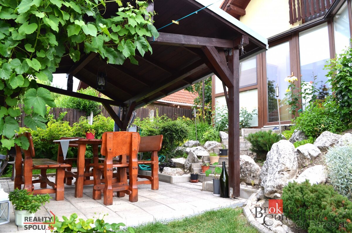 NA PREDAJ / Rodinný dom s bazénom a saunou / Šarišské Bohdan - 4