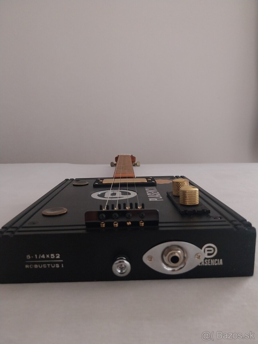 Cigar Box Guitar - ručne vyrobená 4 strunová gitara - 4
