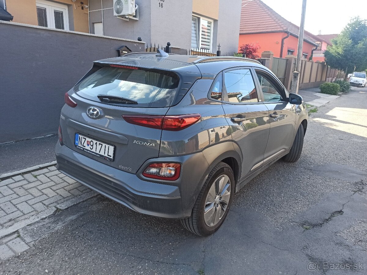 Hyundai Kona Electric 100, servisná kniha, záruka - 4