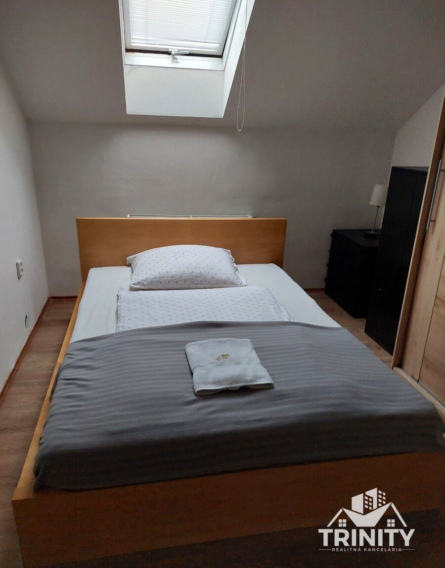 Na prenájom 2-izbový byt pri centre v Nových Zámkoch - 4