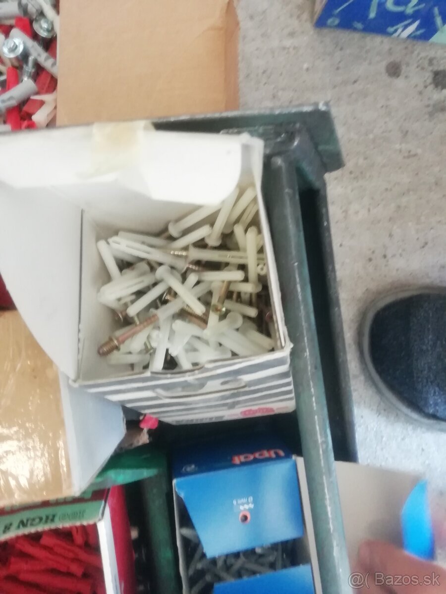 Spojovací materiál Hmozdiny a natlkacky - 4