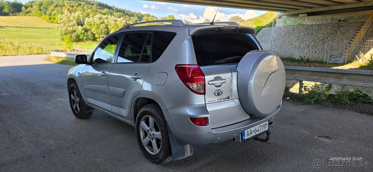 toyota RAV4 - 4