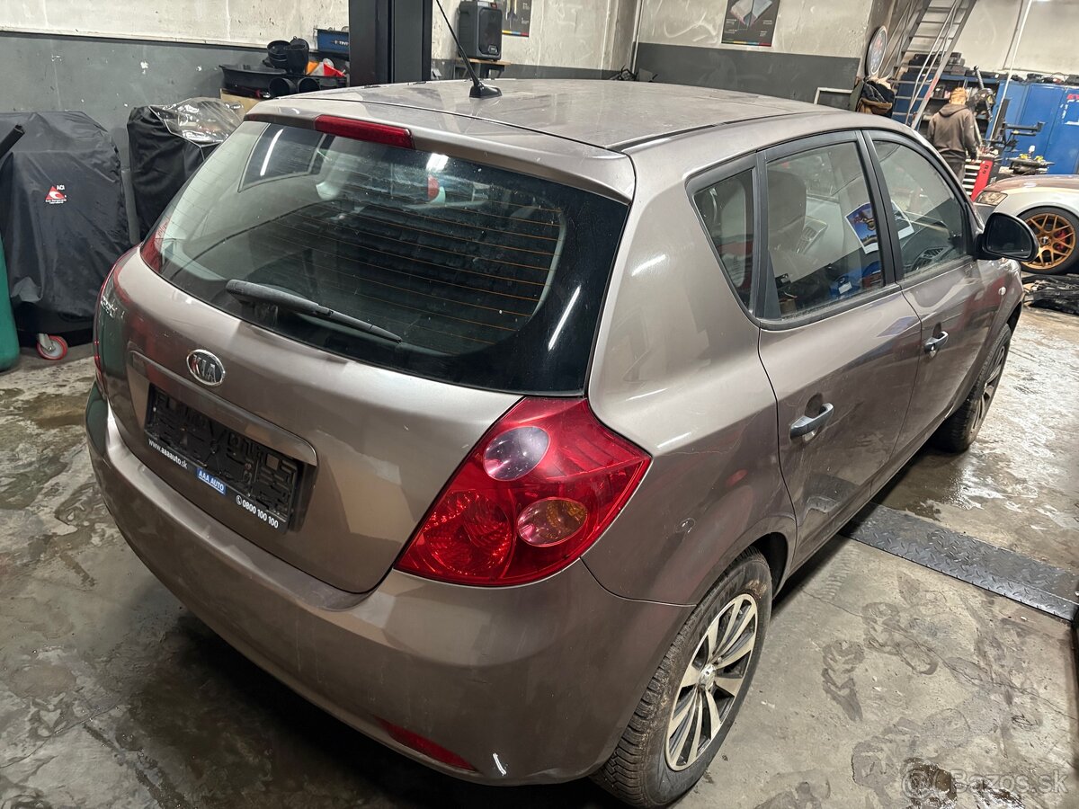 Kia Ceed 1,4 benzín - 4