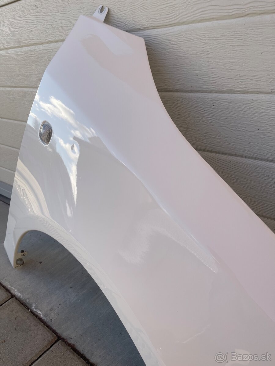 Predny blatnik Škoda Fabia 2 1026 biela - 4