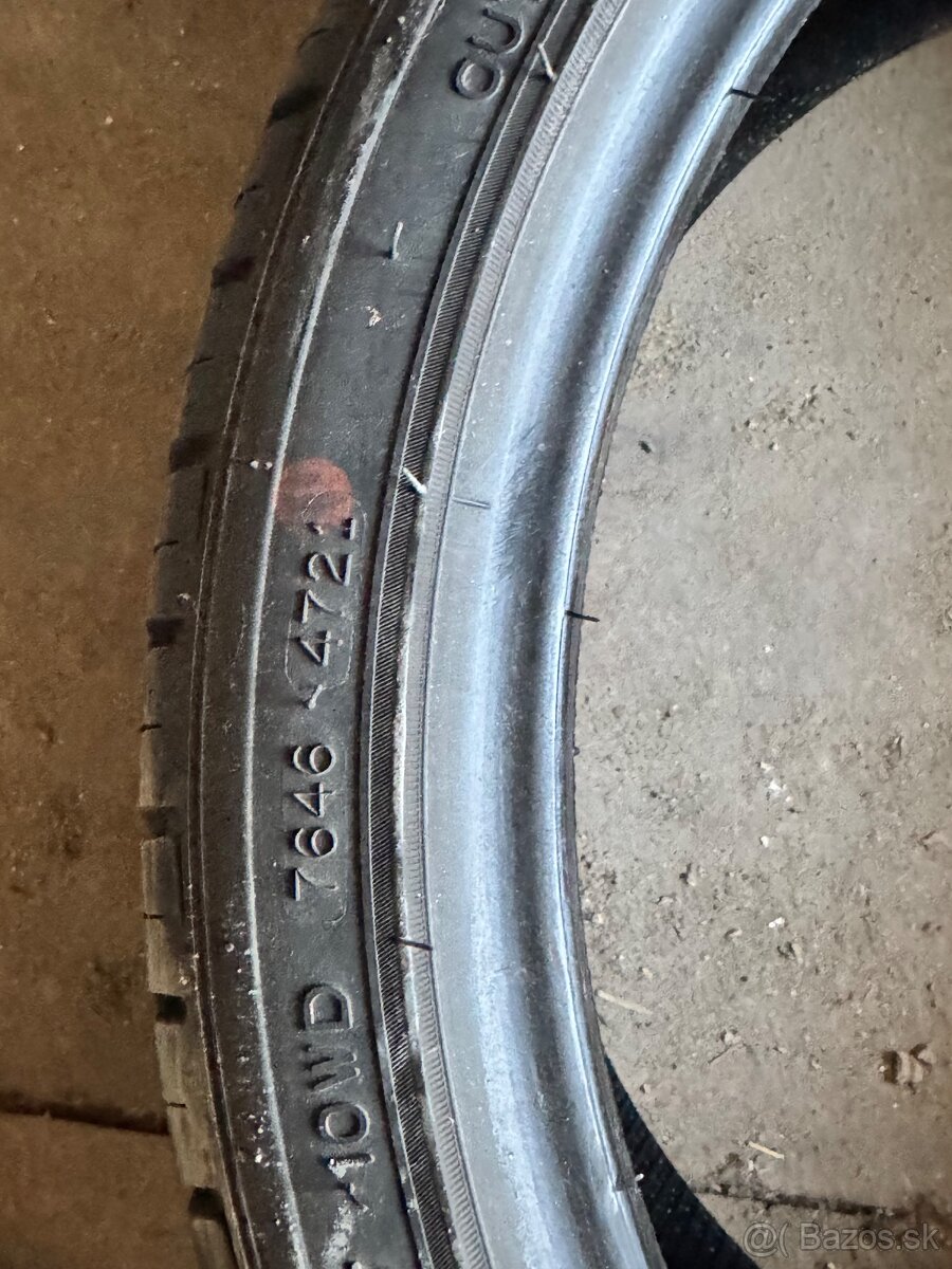 215/40R18 - 4