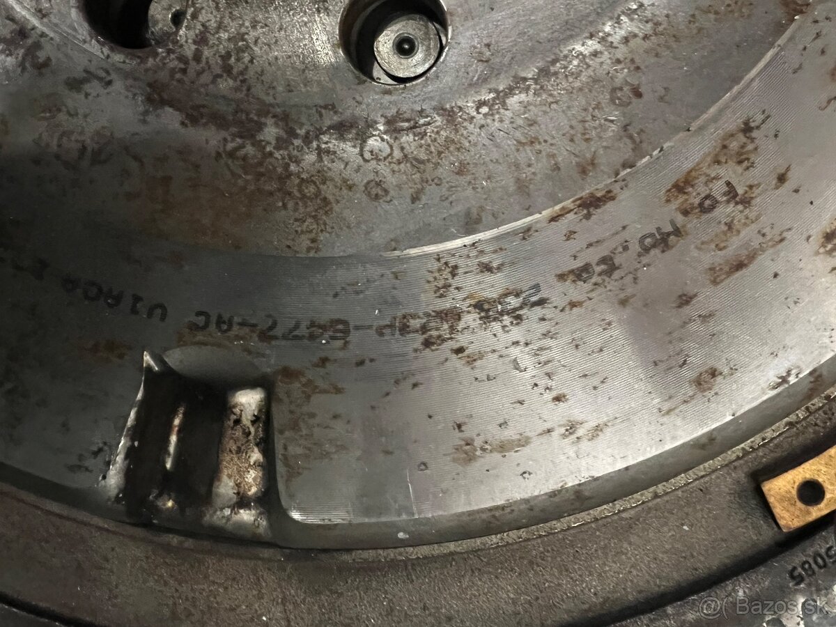 Predam zotrvacnik a spojkovu sadu - 4