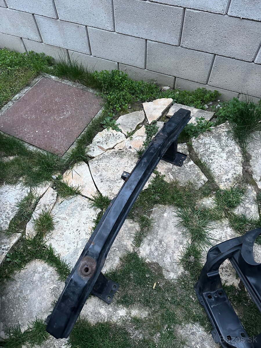 Predaj náhradných dielov na BMW e90 - 4